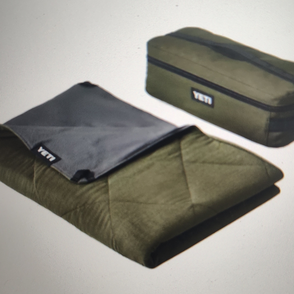 YETI Lowlands Blanket In Camp Green